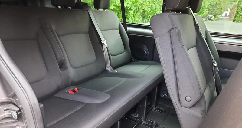 Renault Trafic cena 82900 przebieg: 184400, rok produkcji 2017 z Biała małe 704